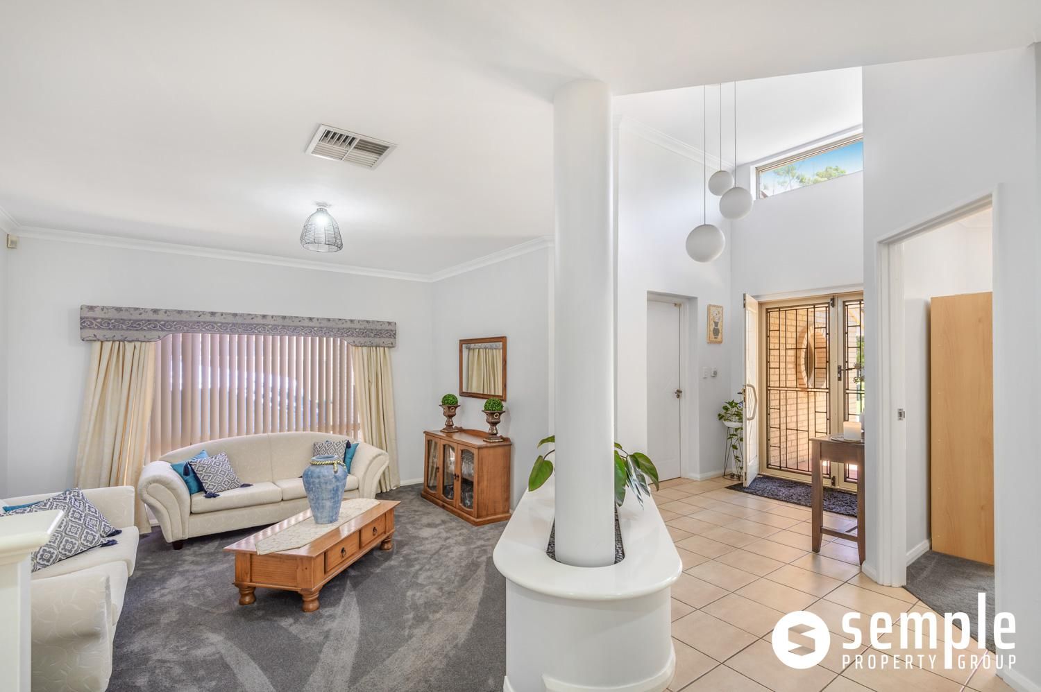 4 bedrooms House in 17 Beckett Close LAKE COOGEE WA, 6166