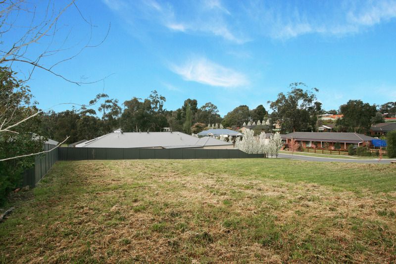 6 Bellbird Place, WANDIN NORTH VIC 3139, Image 2