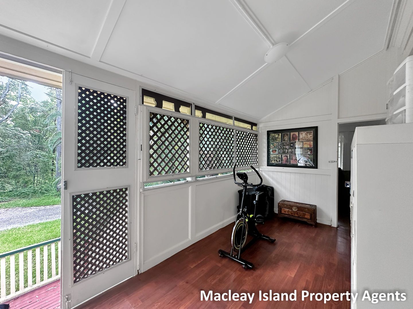 21 Columbia Street, Macleay Island QLD 4184, Image 2