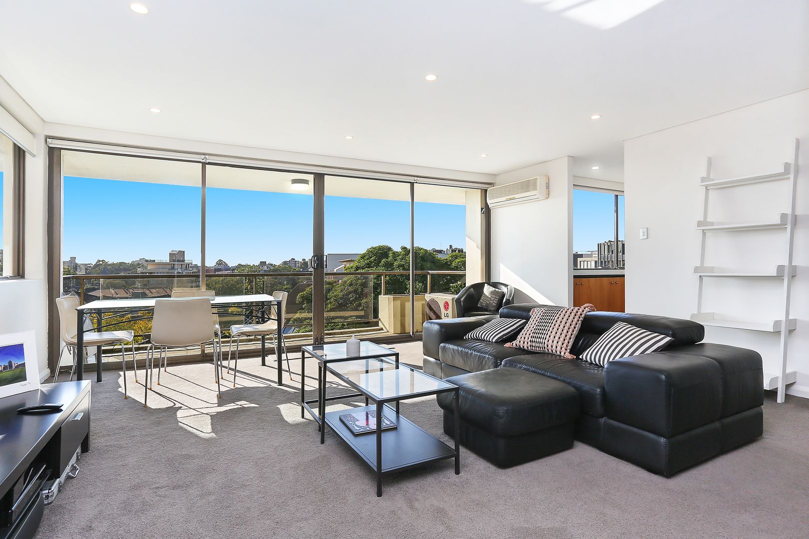 2 bedrooms Apartment / Unit / Flat in 16/192 Ben Boyd Road NEUTRAL BAY NSW, 2089