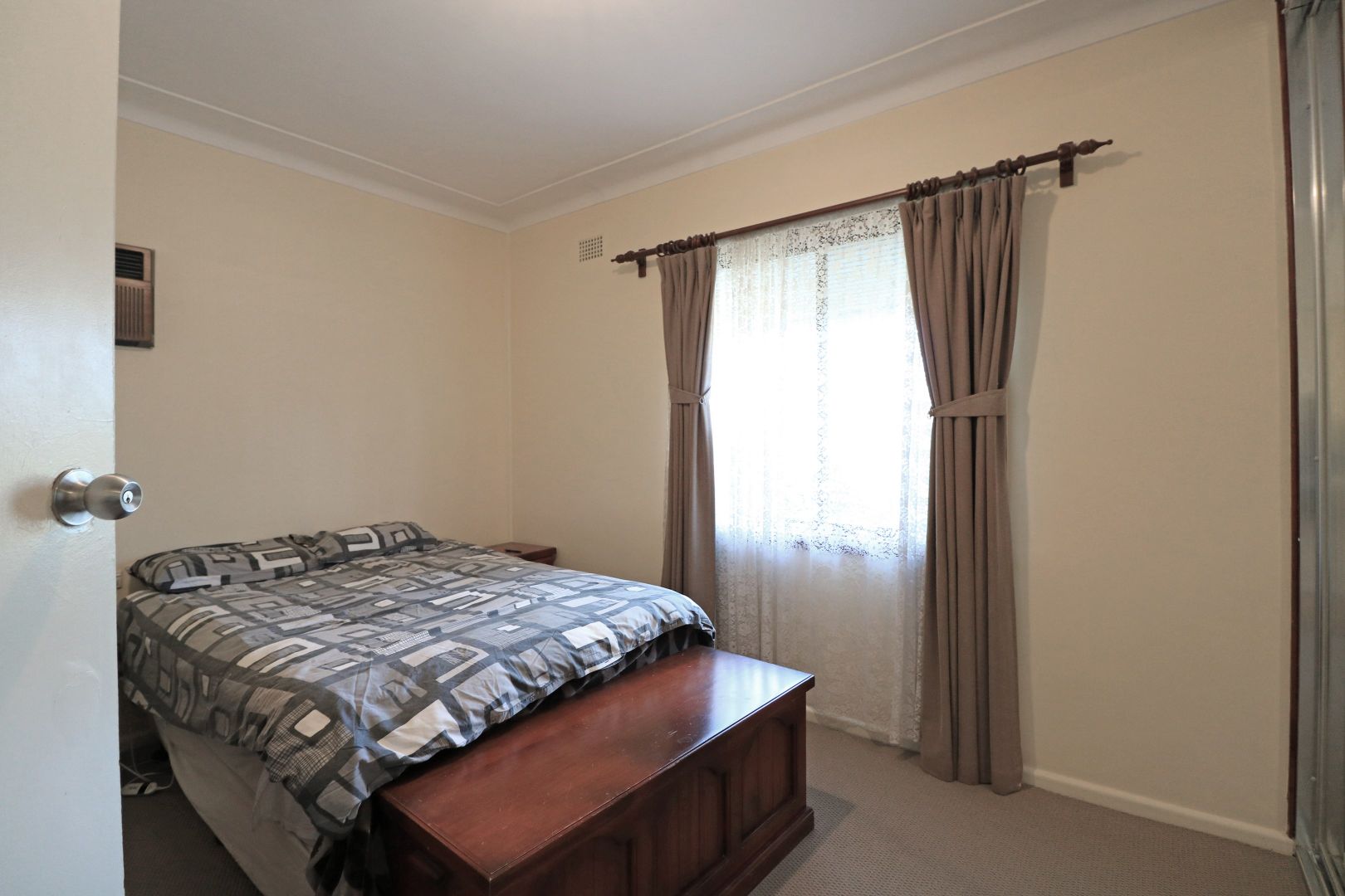 28 Florey Crescent, Mount Pritchard NSW 2170, Image 2