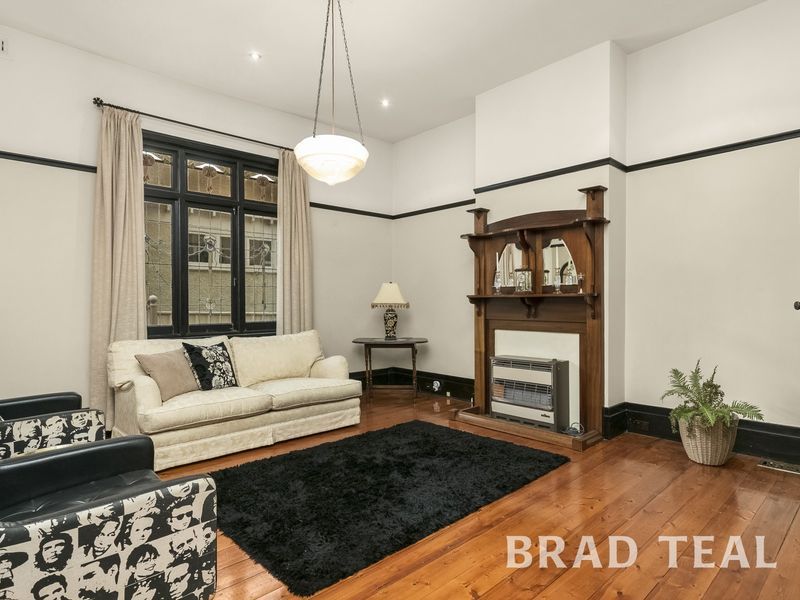 24 Robb Street, Essendon VIC 3040, Image 2