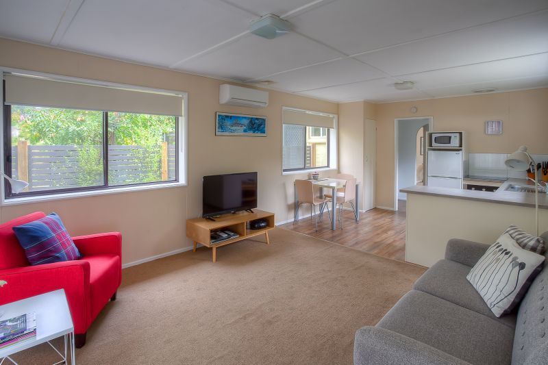 2/28 Showers Avenue, Bright VIC 3741, Image 2