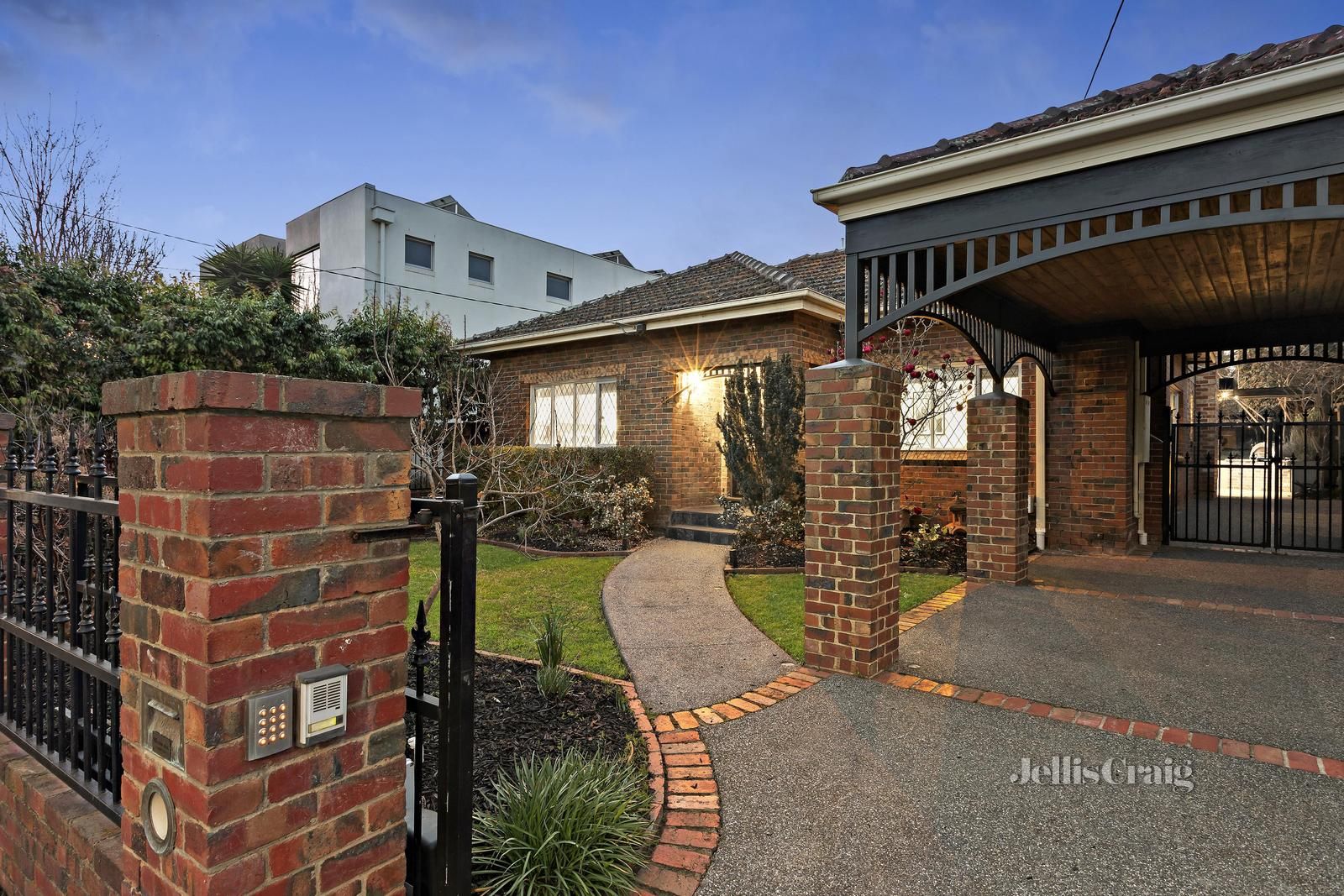 32 Glenbervie Road, Strathmore VIC 3041, Image 0