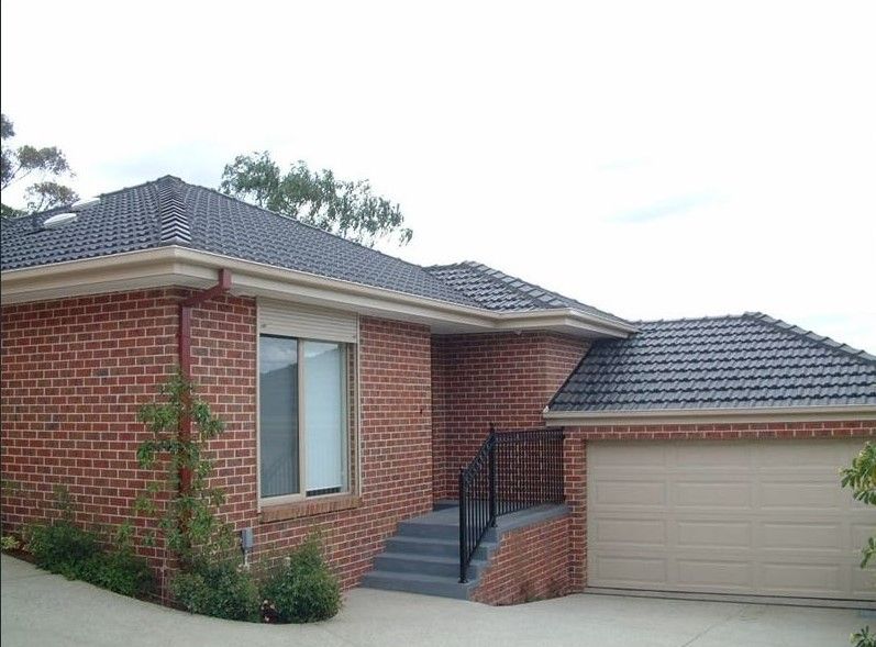 3 bedrooms Apartment / Unit / Flat in 2/12 Glen Court GLEN WAVERLEY VIC, 3150