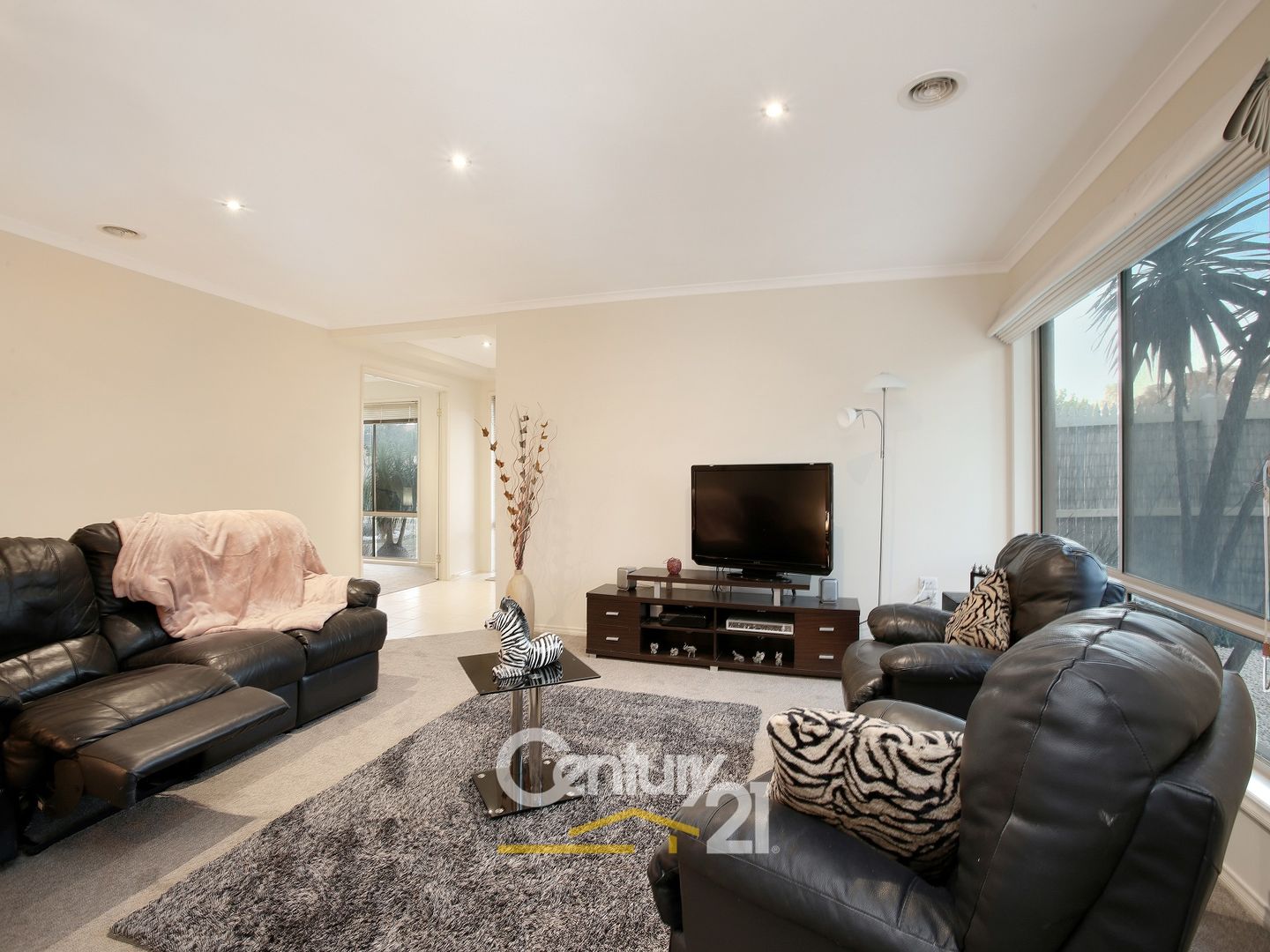 9 Thornley Drive, Berwick VIC 3806, Image 2