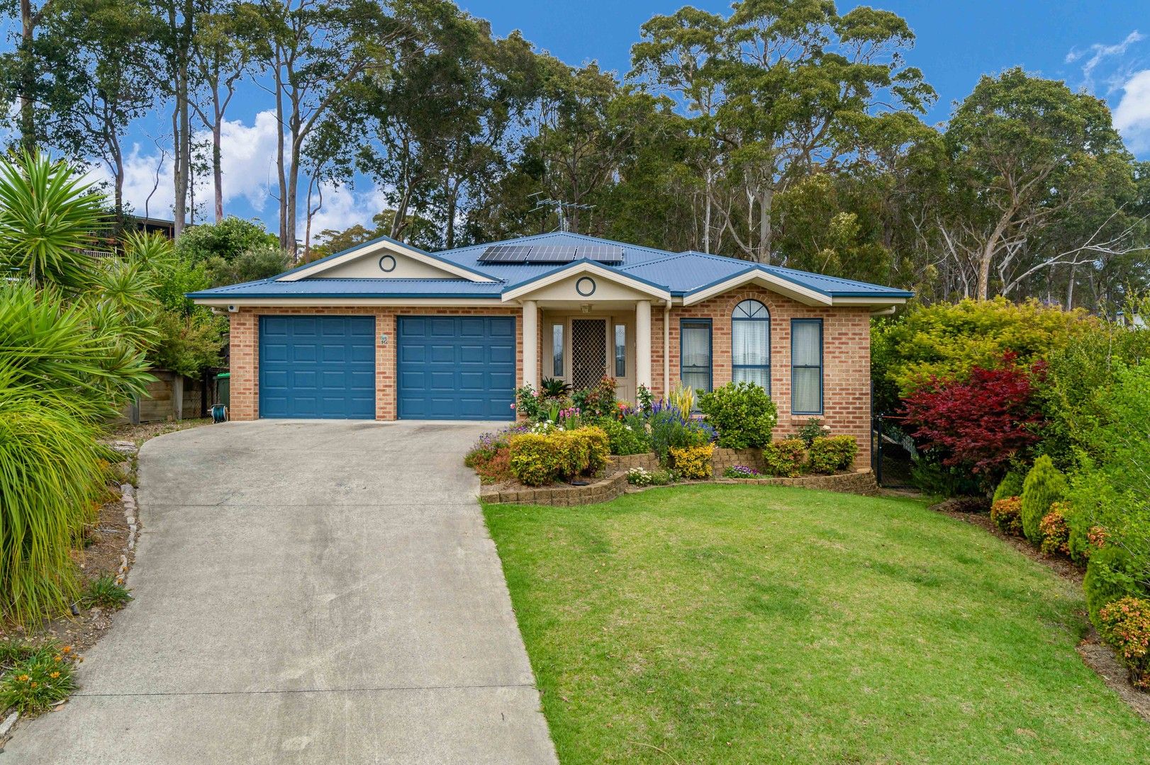 4 bedrooms House in 15 Rosemary Close MALUA BAY NSW, 2536
