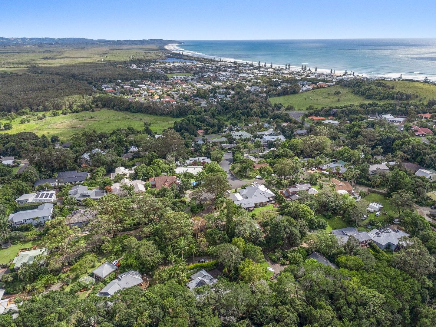 4 bedrooms House in 18 Stonehenge Place LENNOX HEAD NSW, 2478