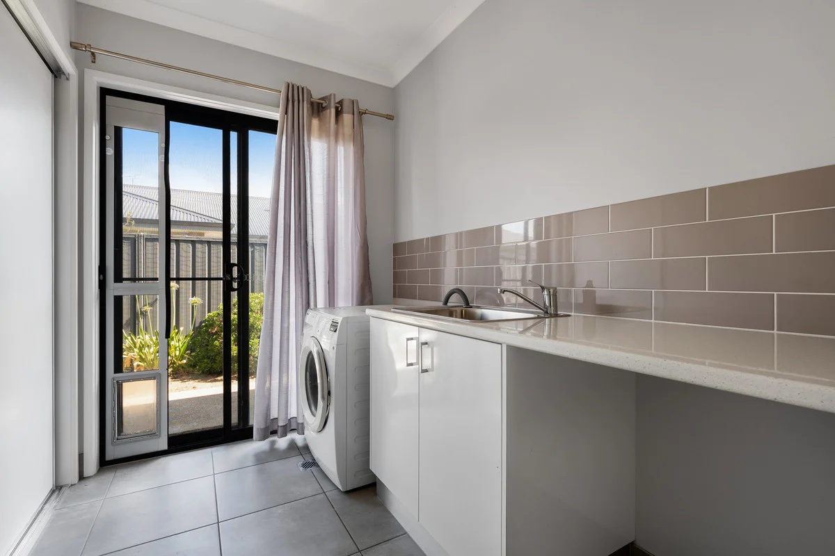 Additional image 7 of 140 Read Street, Howlong NSW 2643