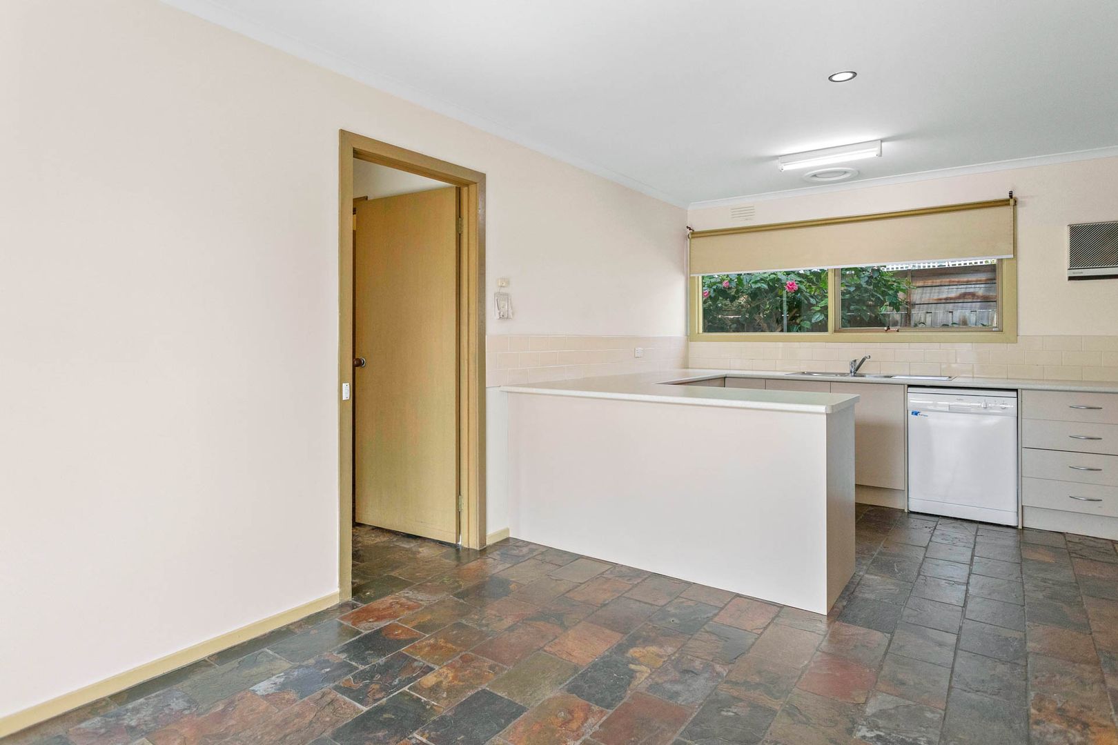 2/52 Golden Avenue, Bonbeach VIC 3196, Image 2