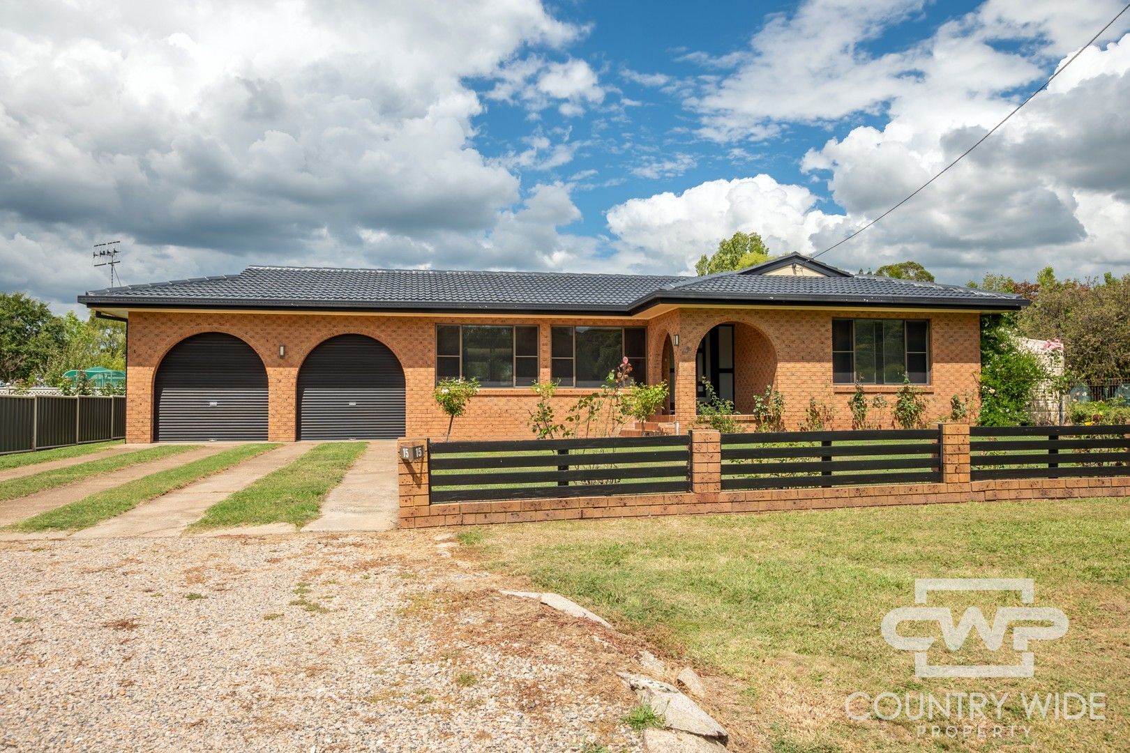 15 Grey Street, Glen Innes NSW 2370 Domain