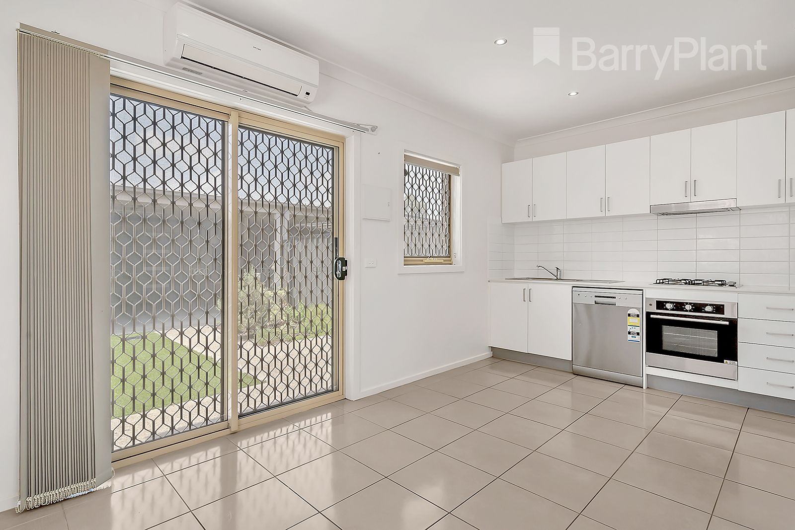 4/194 Newbury Boulevard, Craigieburn VIC 3064, Image 2