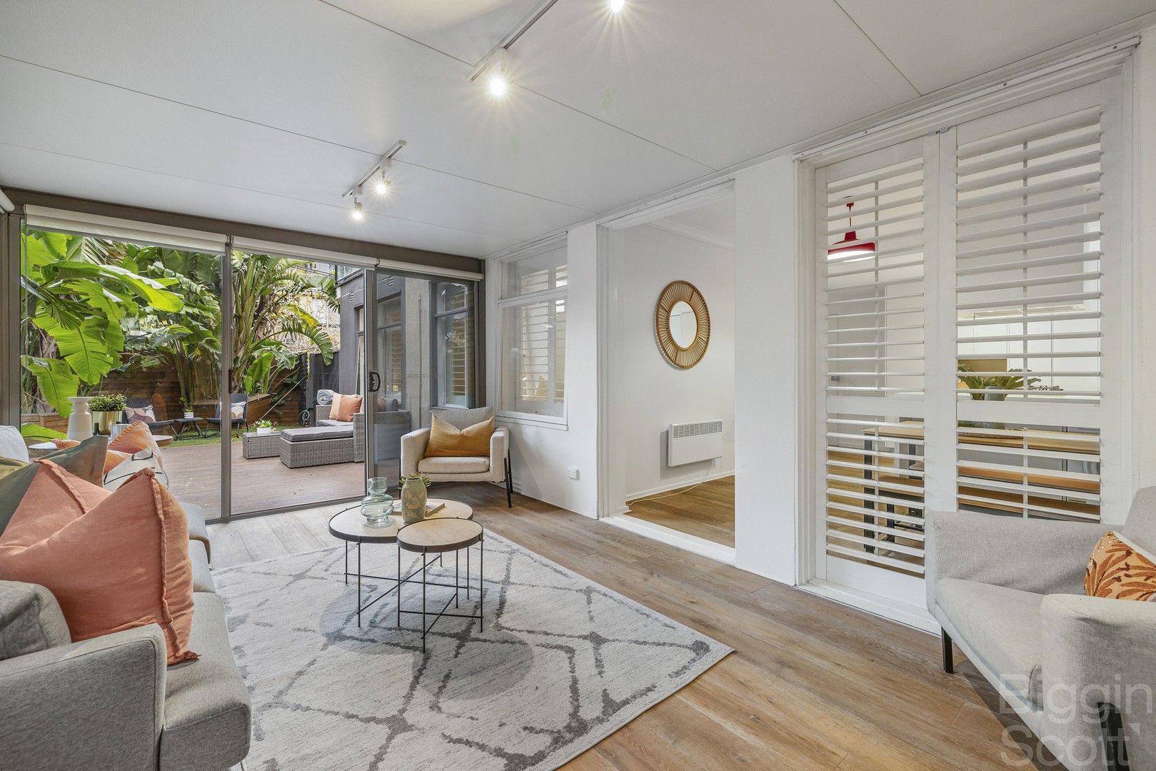 2 bedrooms Apartment / Unit / Flat in 1/117 Tennyson Street ELWOOD VIC, 3184