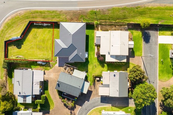 Picture of 28 Manna Court, LAKE HUME VILLAGE NSW 3691