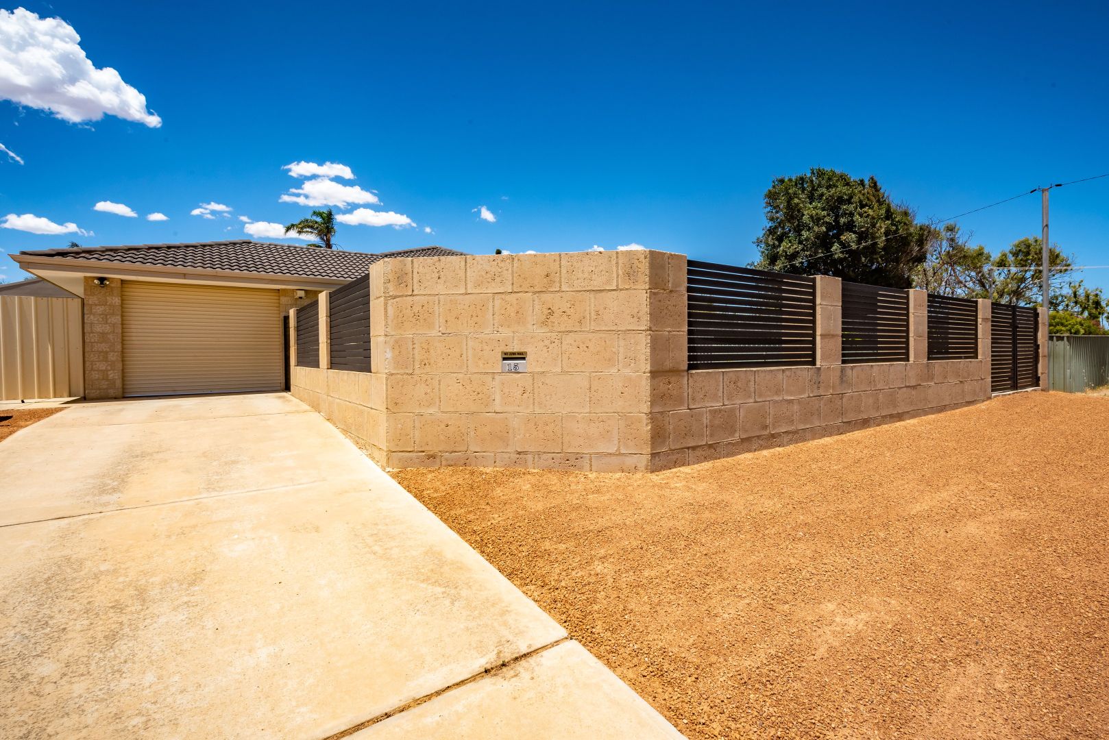 15 Broadfield Close, Utakarra WA 6530, Image 1