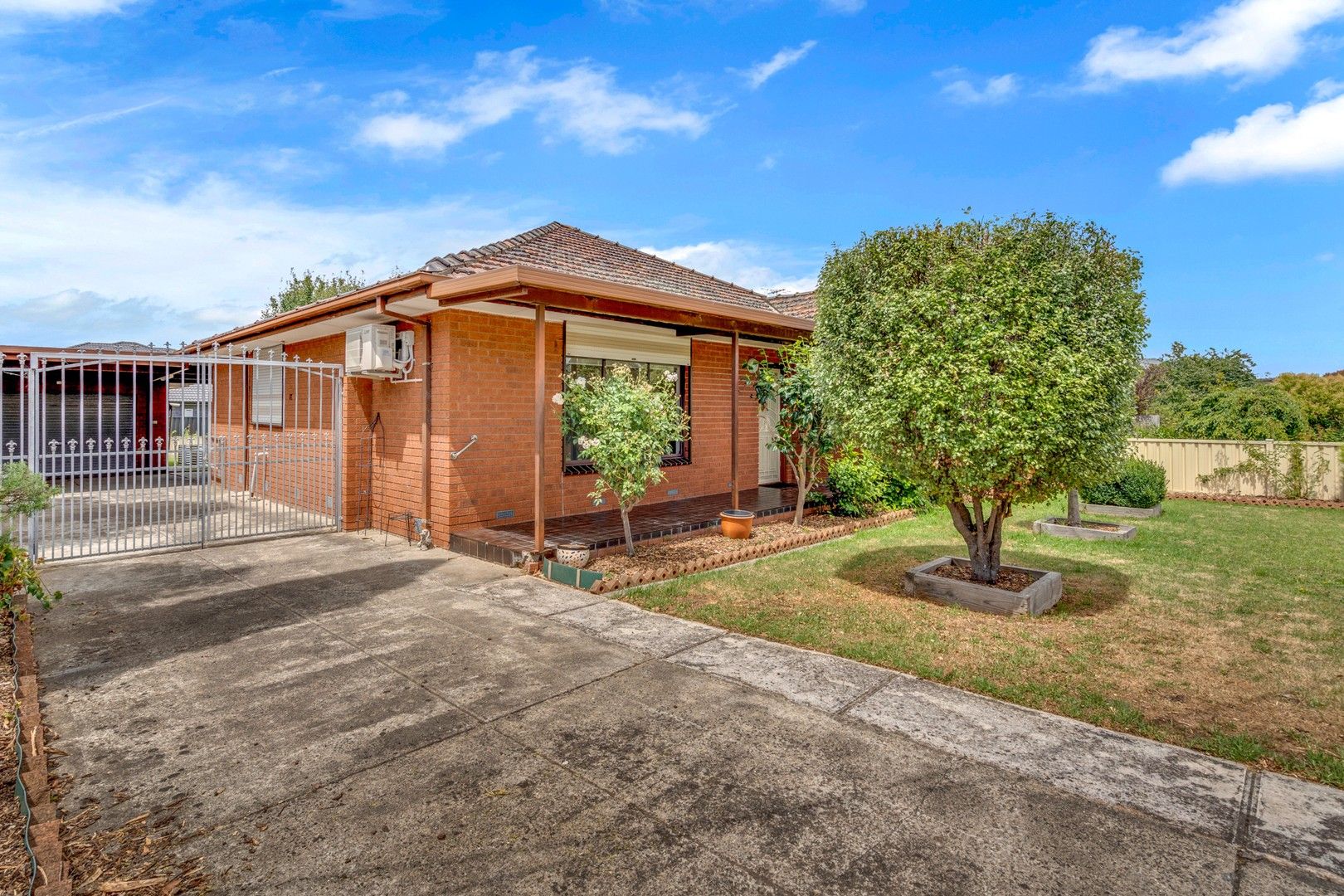 3 bedrooms House in 14 Cosmos Street GLENROY VIC, 3046