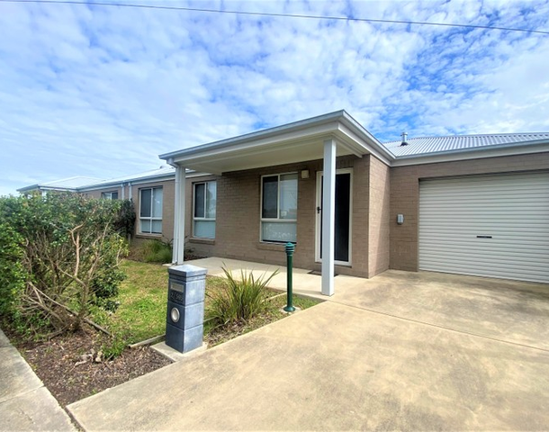 2/595 Kemp Street, Lavington NSW 2641