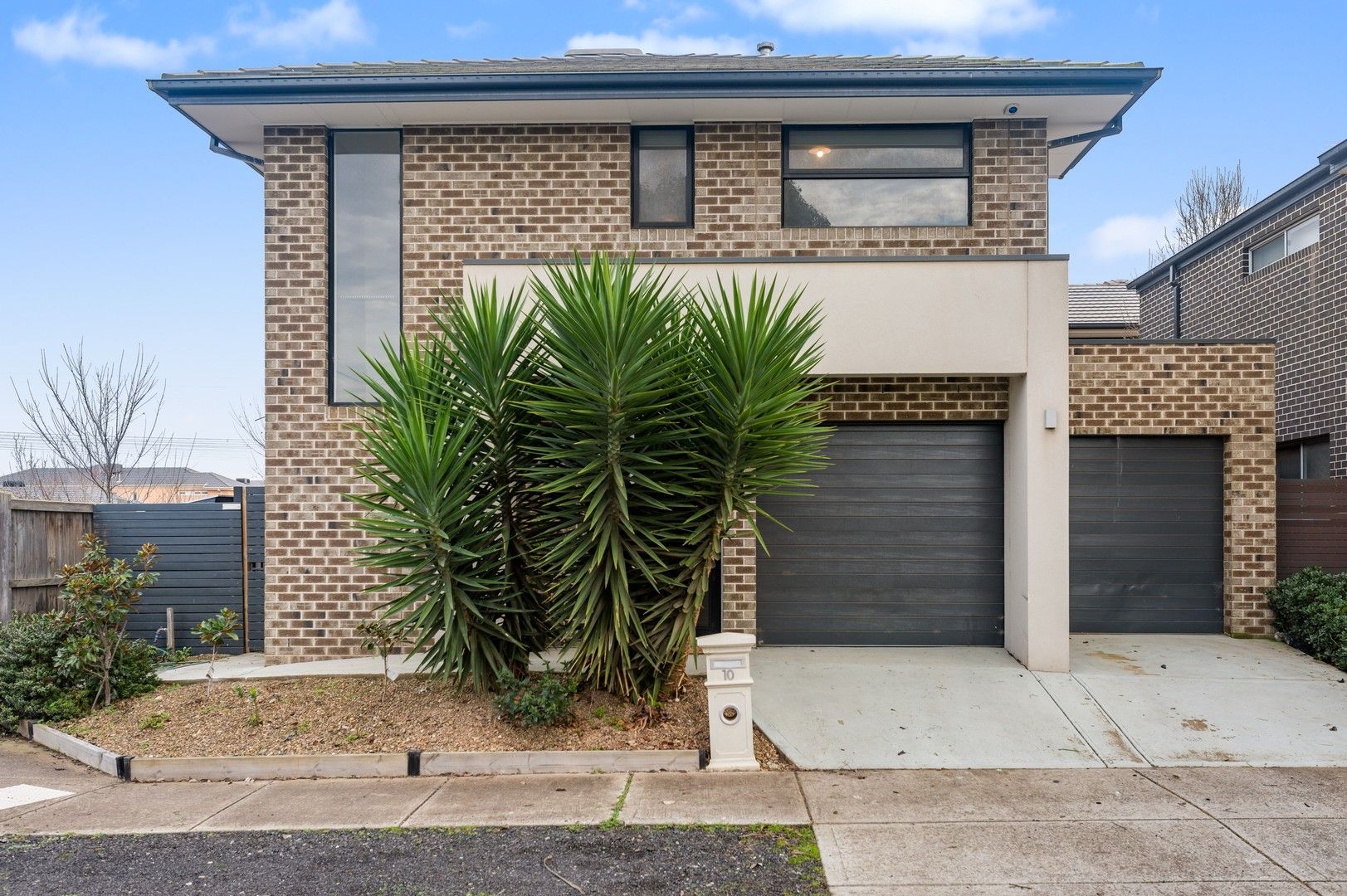 3 bedrooms House in 10 Gordes Street FRASER RISE VIC, 3336
