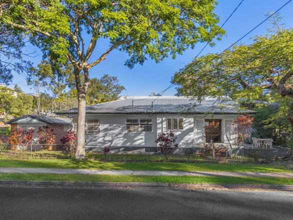 11 Raglan Street, St Lucia QLD 4067