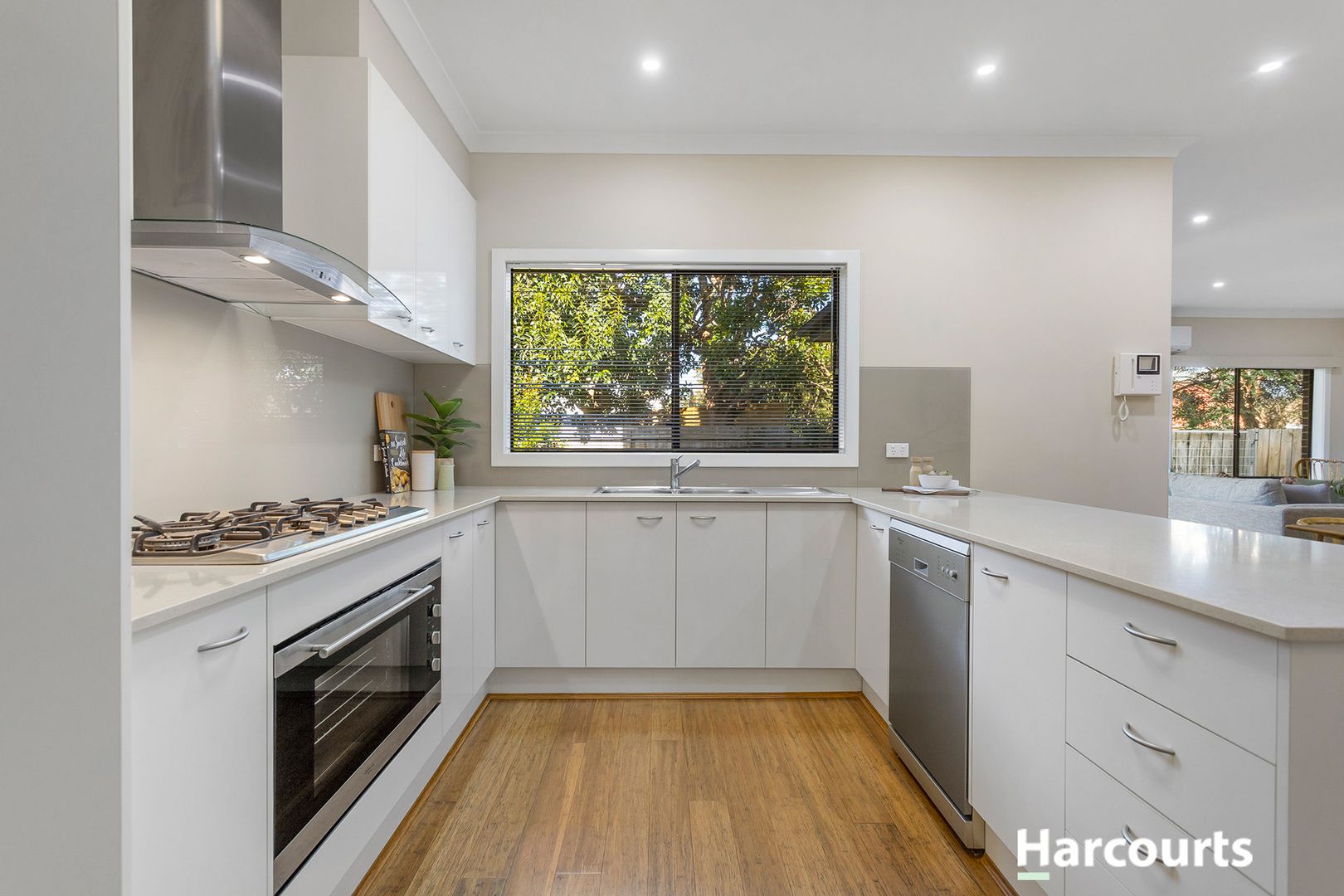 2/2 Folkestone Road, Glen Waverley VIC 3150, Image 2