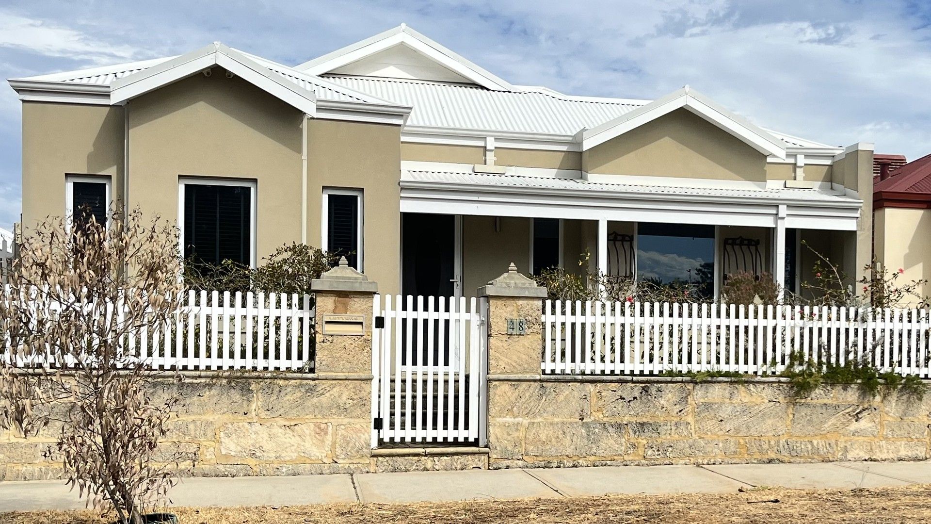 4 bedrooms House in 48 Farmaner Parkway ELLENBROOK WA, 6069