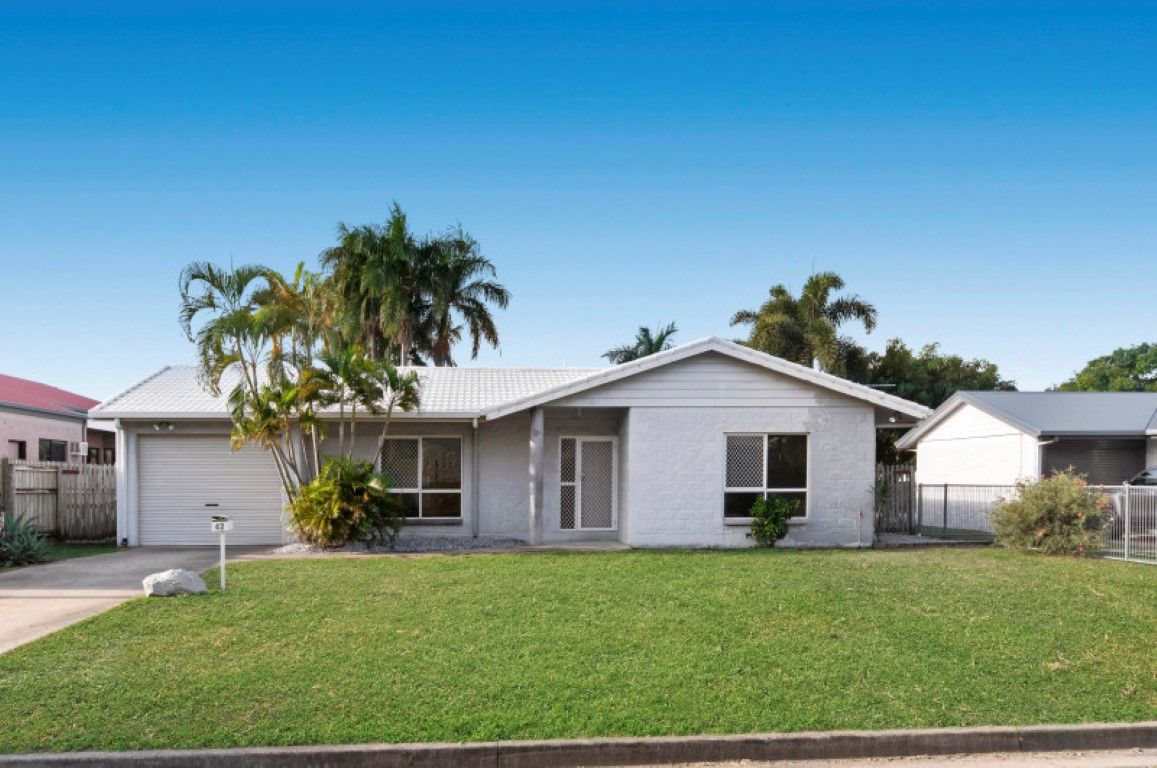 4 bedrooms House in 42 Rundle Street MOUNT LOUISA QLD, 4814