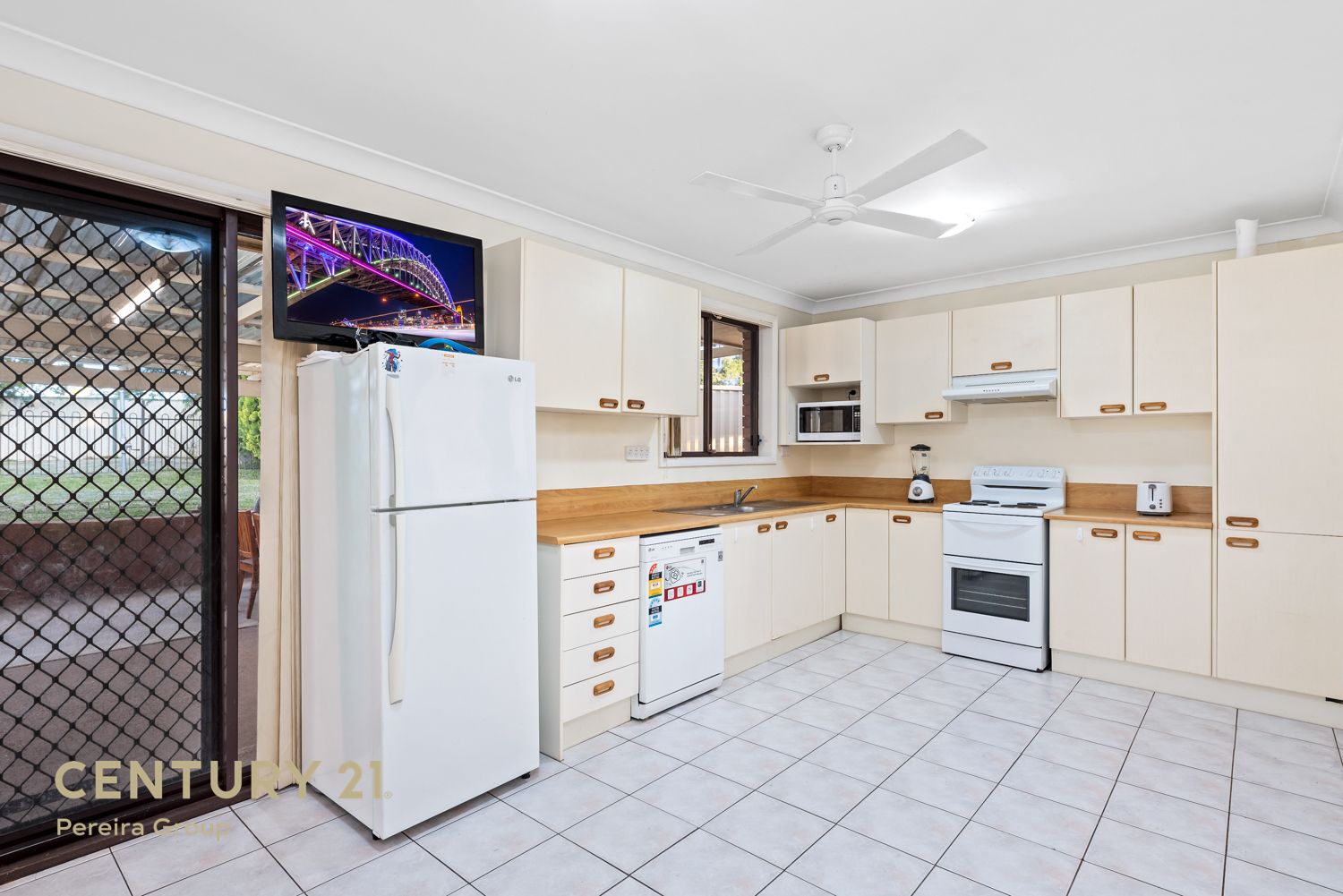 59 Lorenzo Crescent, Rosemeadow NSW 2560, Image 2