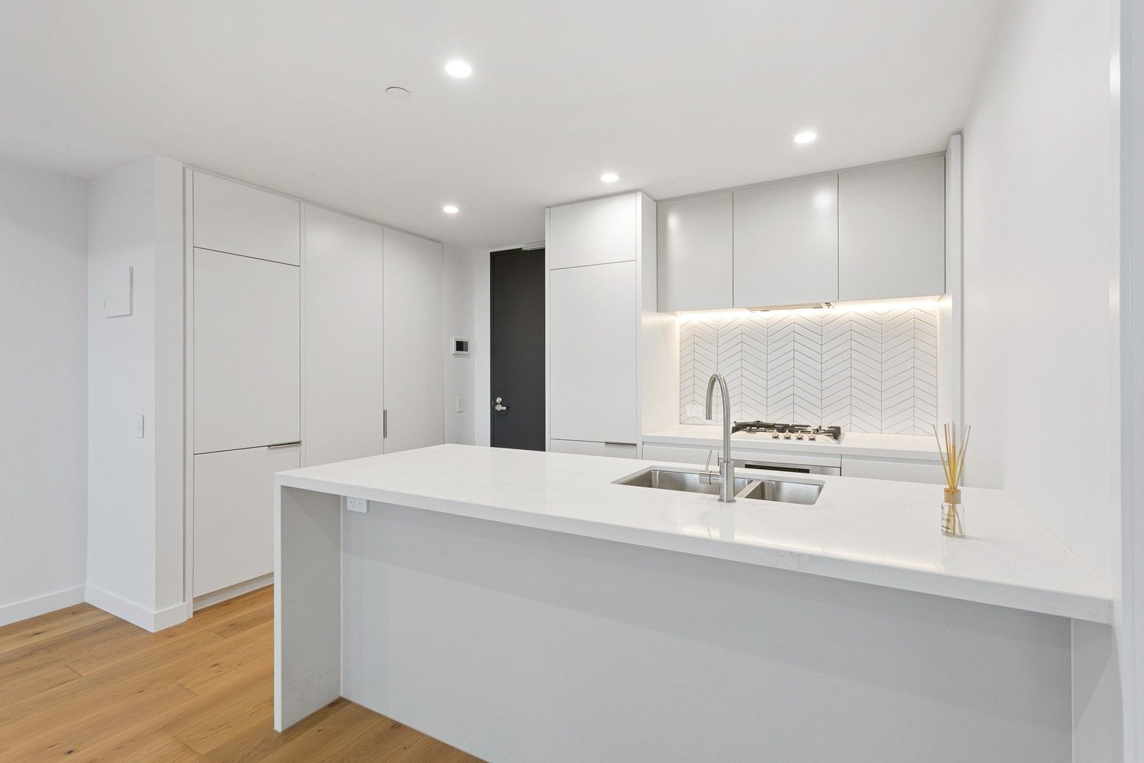 2 bedrooms Apartment / Unit / Flat in 1008/3 Young St BOX HILL VIC, 3128