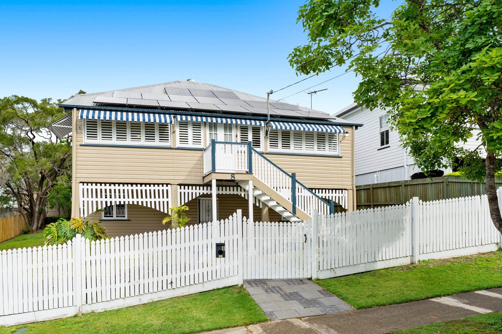 5 bedrooms House in 8 Macintosh Street AUCHENFLOWER QLD, 4066