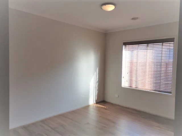 Central Location Spacious Single Storey 4 bedrooms Family Home - Widok 6