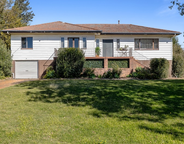 16 Ross Street, Mount Lofty QLD 4350