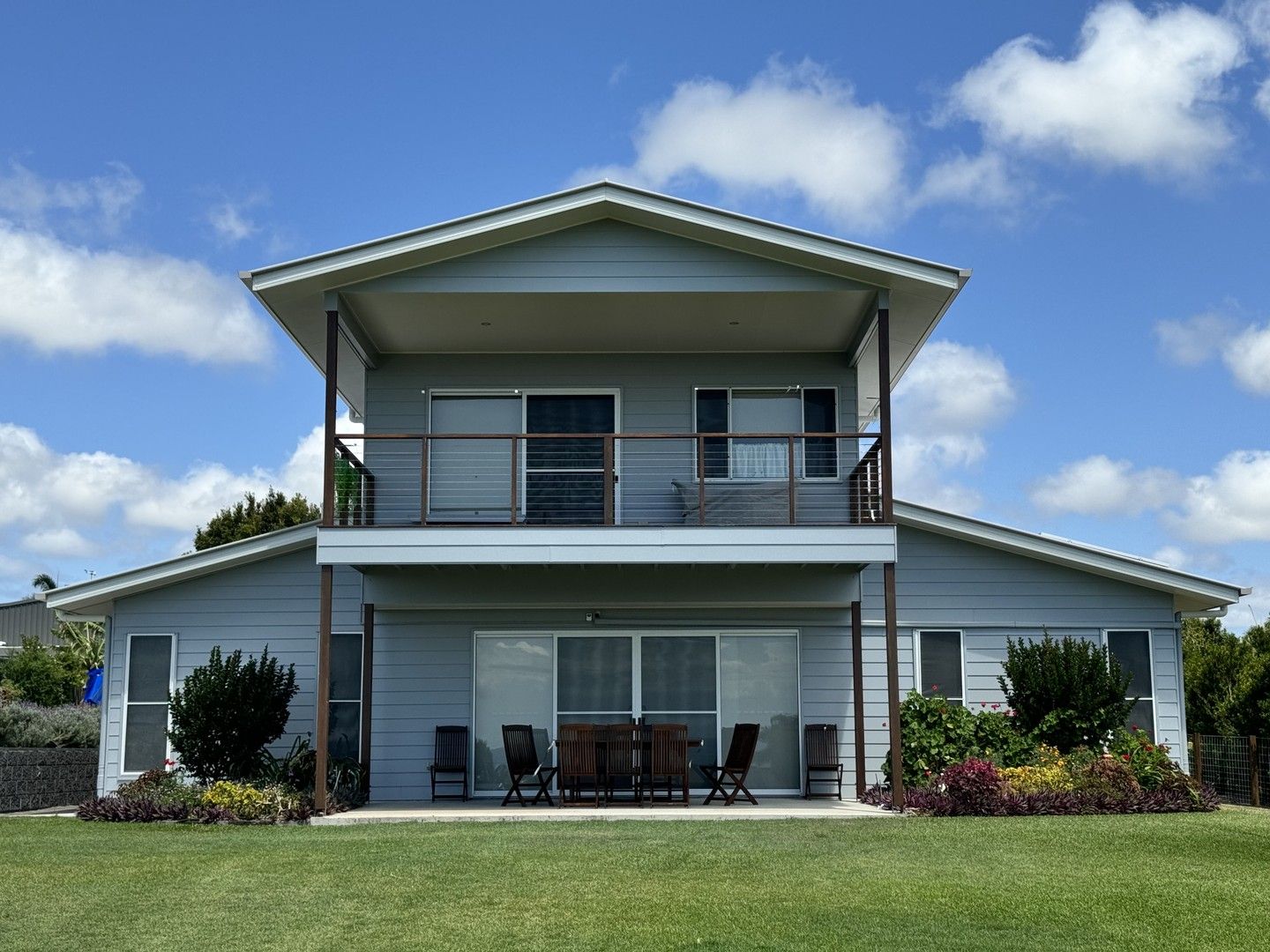5 bedrooms House in 41 Windjammer Cct RIVER HEADS QLD, 4655