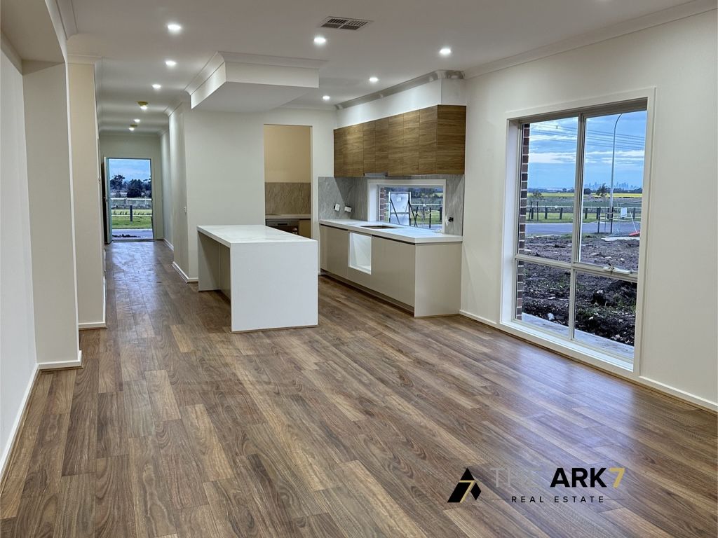 4 bedrooms House in 96 Campestre Drive SUNBURY VIC, 3429