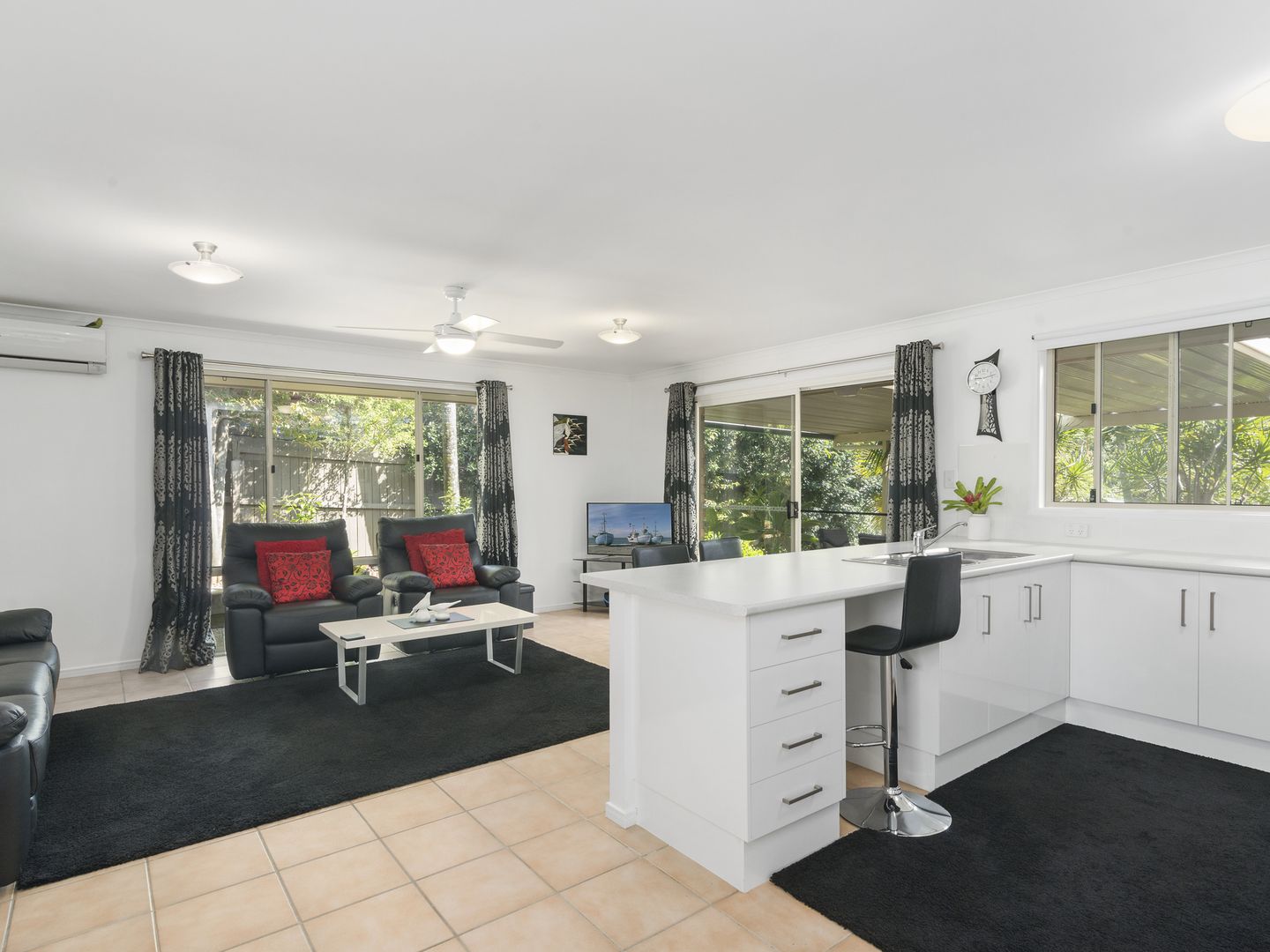 83 Dutton St, Coolangatta QLD 4225, Image 2