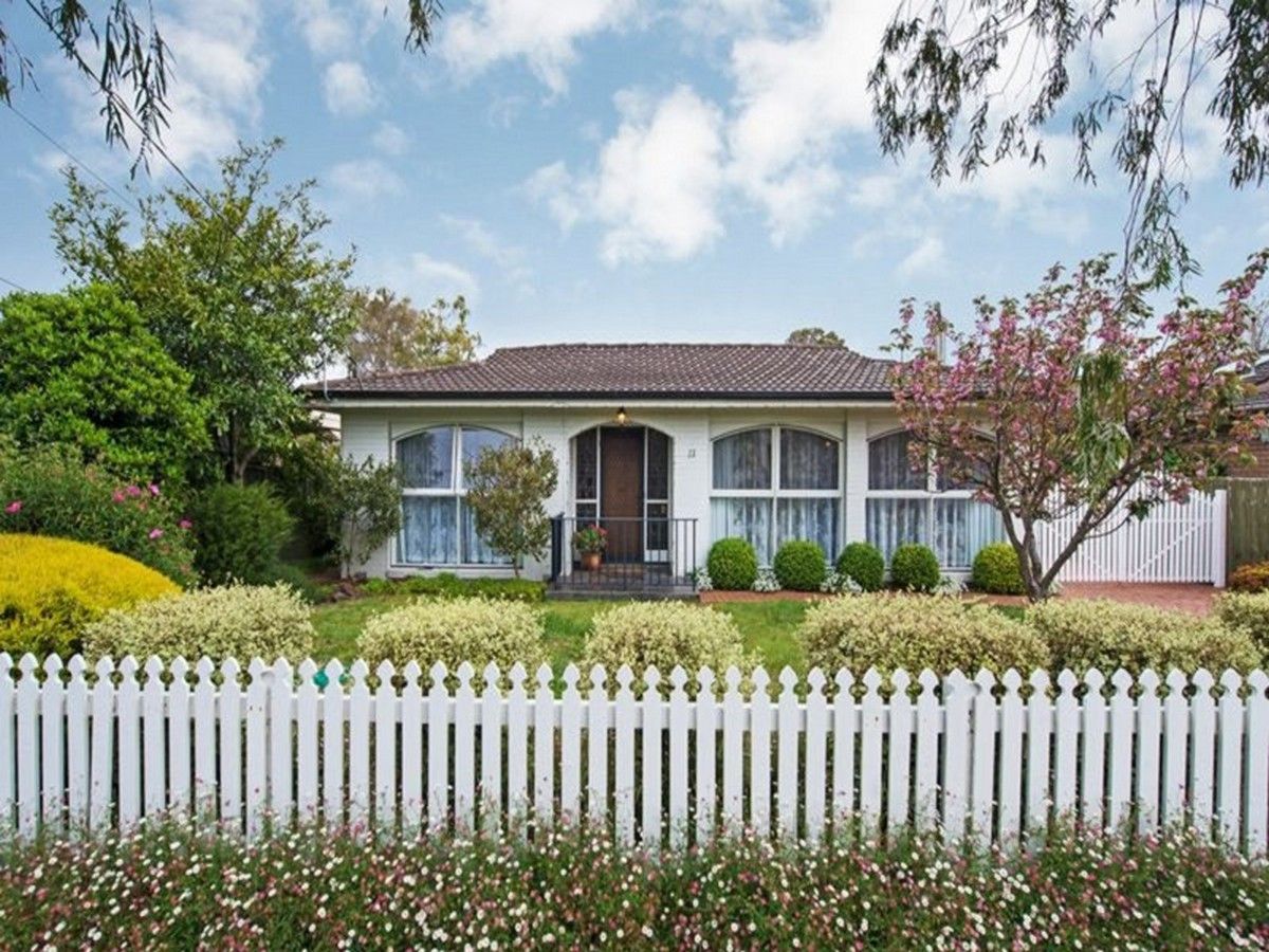 4 bedrooms House in 11 Colstan Court MOUNT ELIZA VIC, 3930