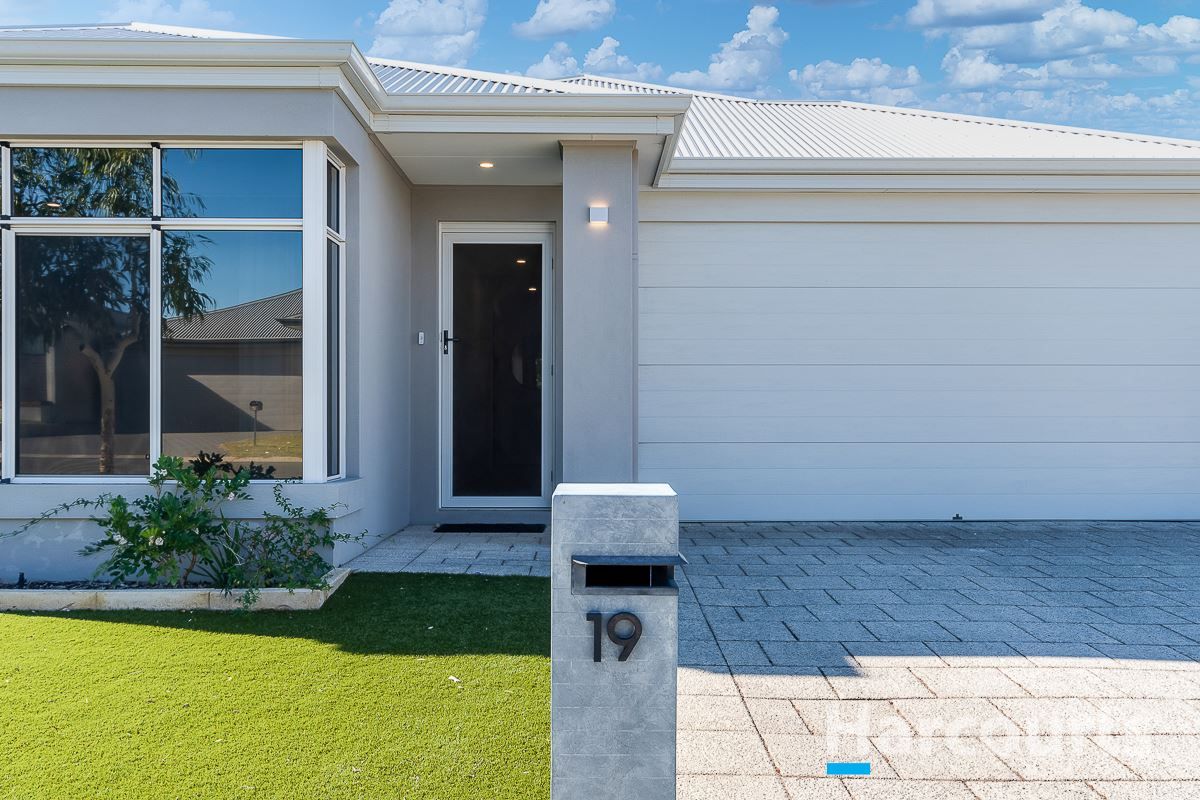 3 bedrooms House in 19 Potoroo Street BANKSIA GROVE WA, 6031