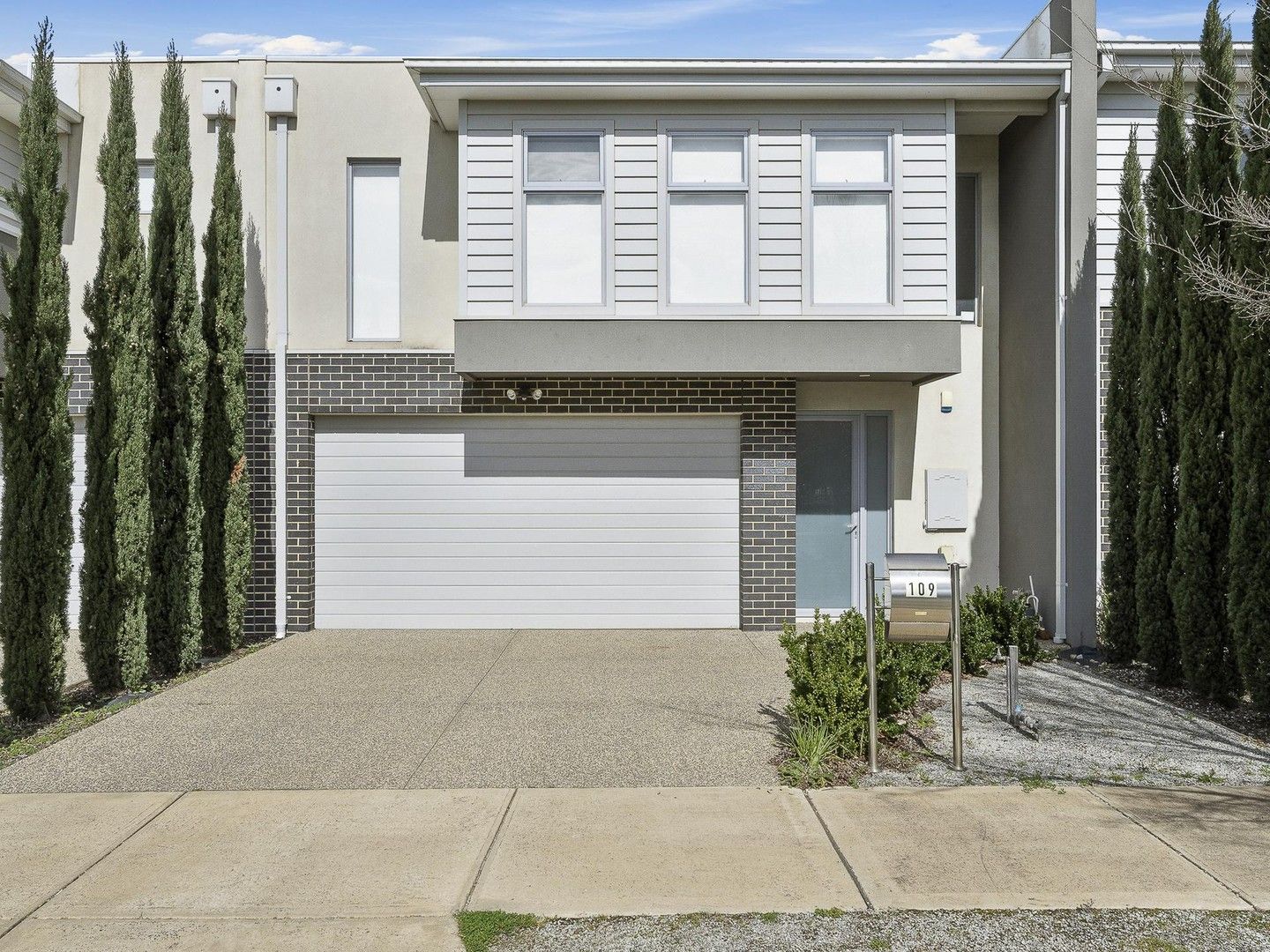 3 bedrooms House in 109 Orbis Avenue PLUMPTON VIC, 3335