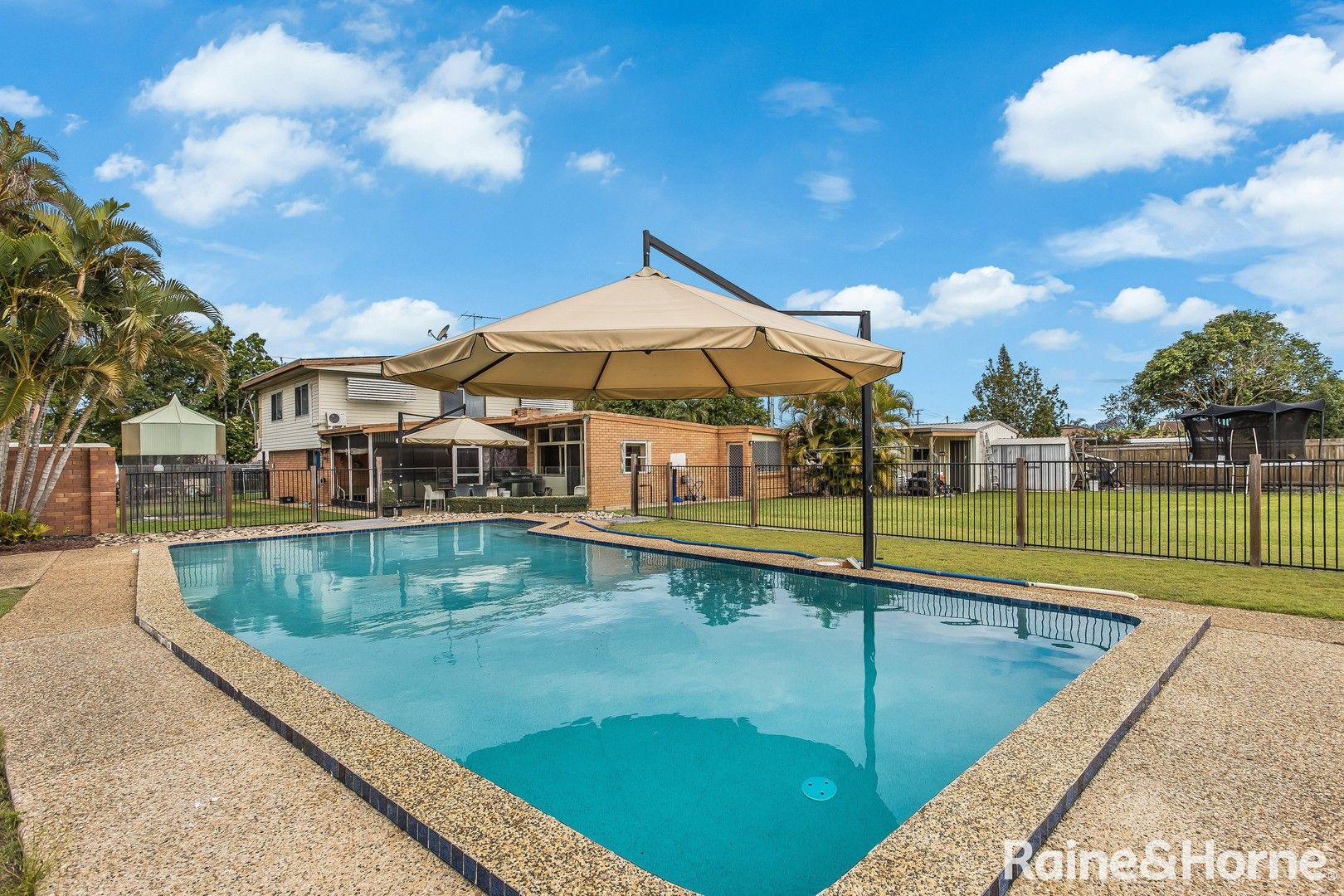 6 bedrooms House in 126 Duffield Road KALLANGUR QLD, 4503