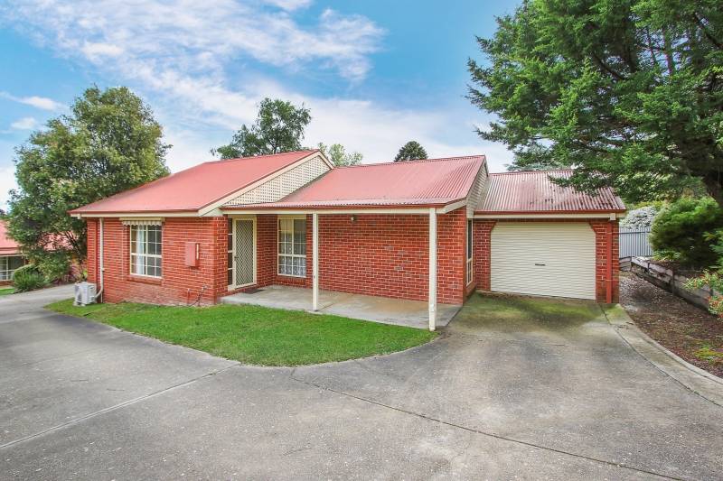 Picture of 1/19 Ford Street, BEECHWORTH VIC 3747