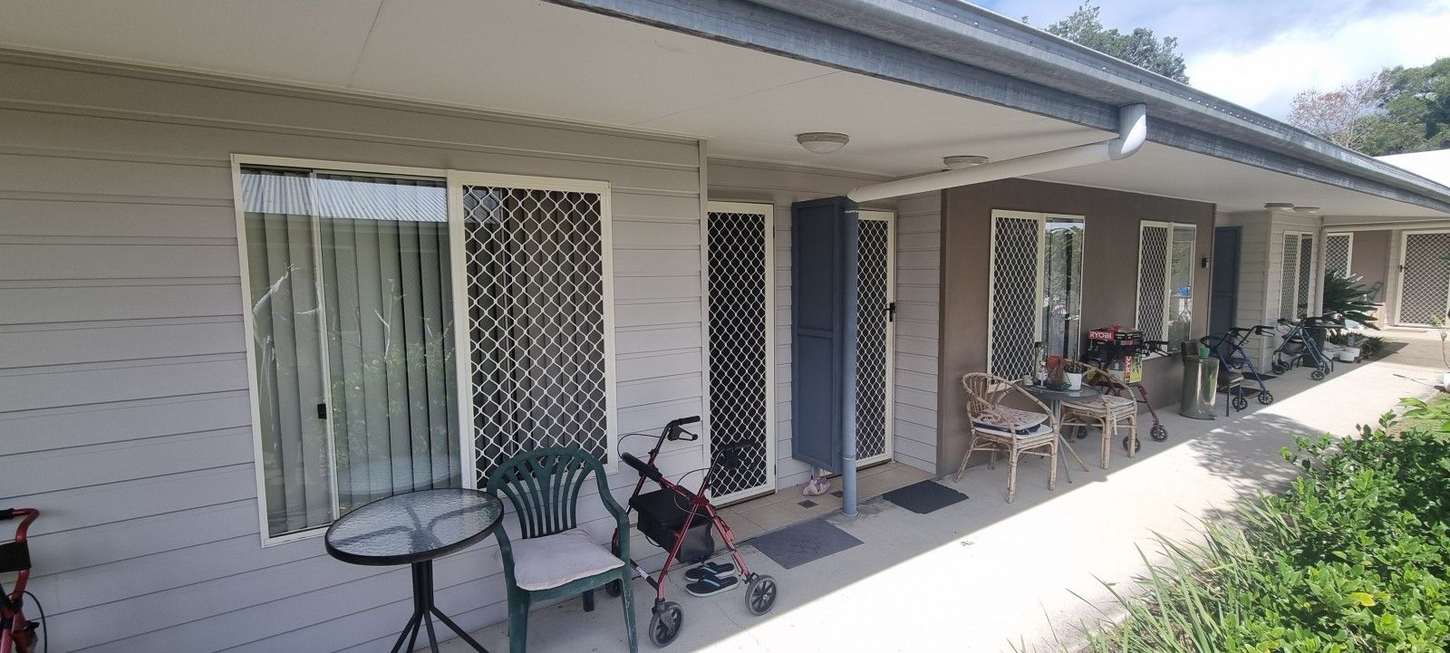 2 bedrooms Apartment / Unit / Flat in  MOORES POCKET QLD, 4305