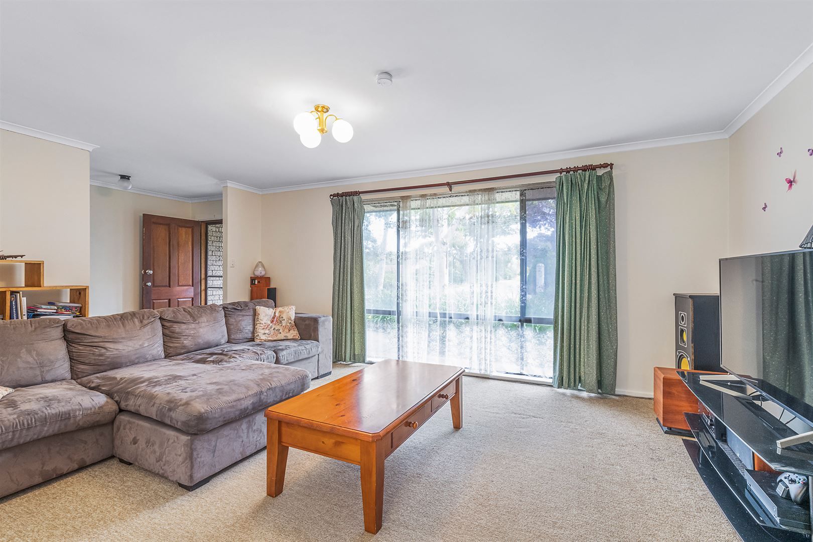 84 Sunnymeade Drive, Aberfoyle Park SA 5159, Image 2