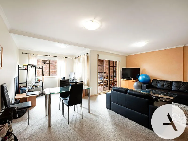 Fully Furnished 2-Bedroom Split-Level Apartment in Prime Braddon, Braddon