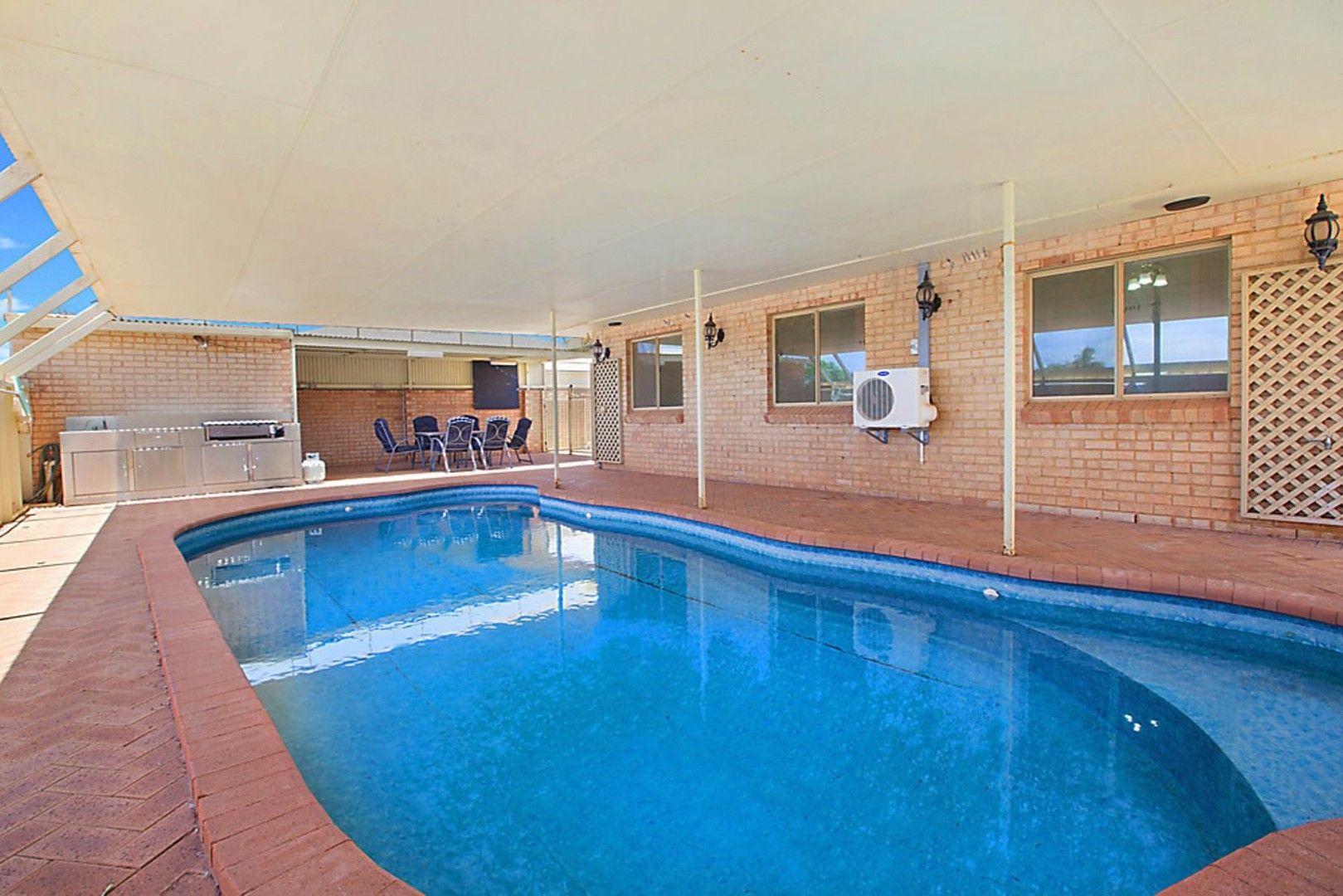 6 bedrooms House in 13 Higham Street MILLARS WELL WA, 6714