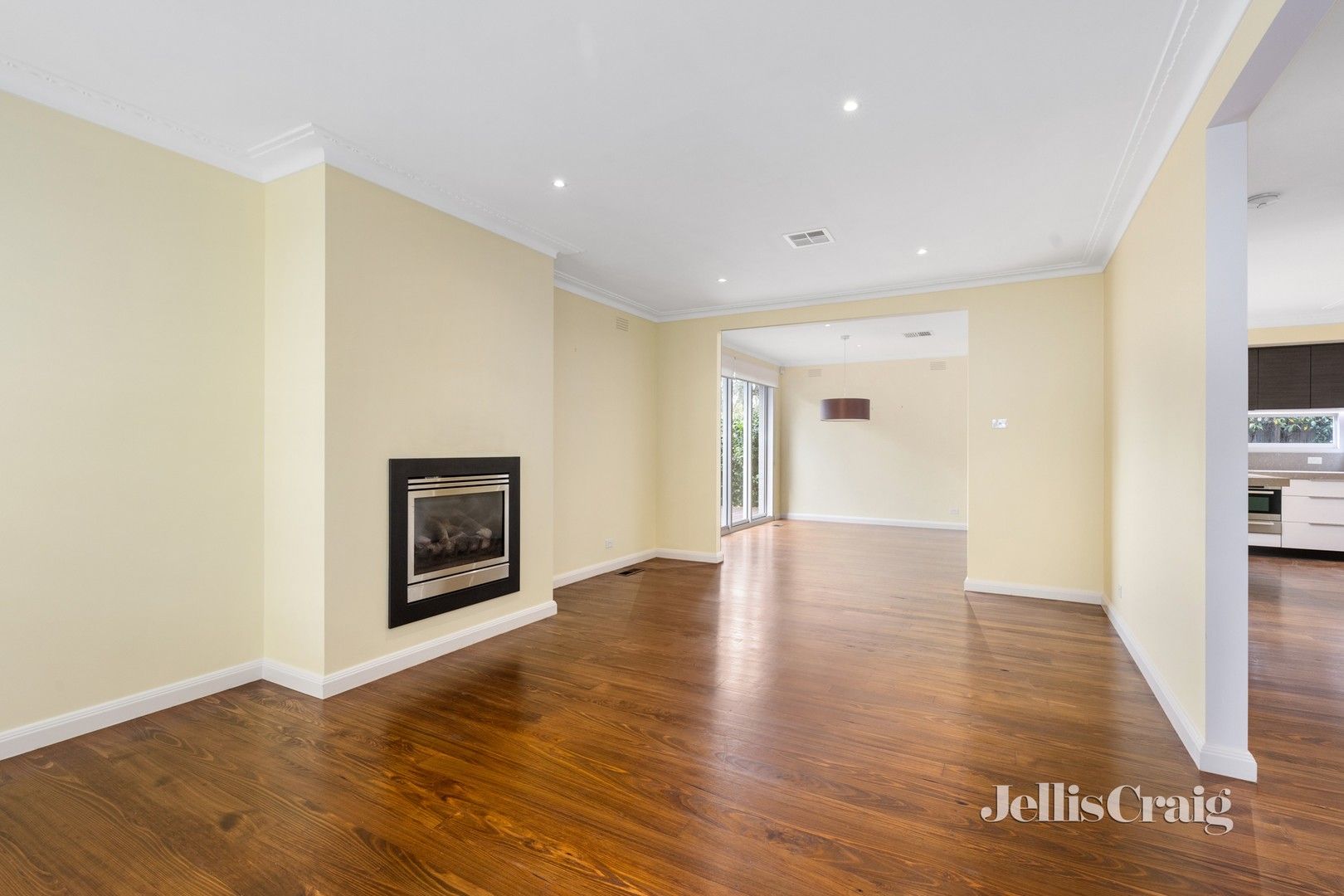 3 bedrooms Apartment / Unit / Flat in 2/32 Mercer Rd ARMADALE VIC, 3143