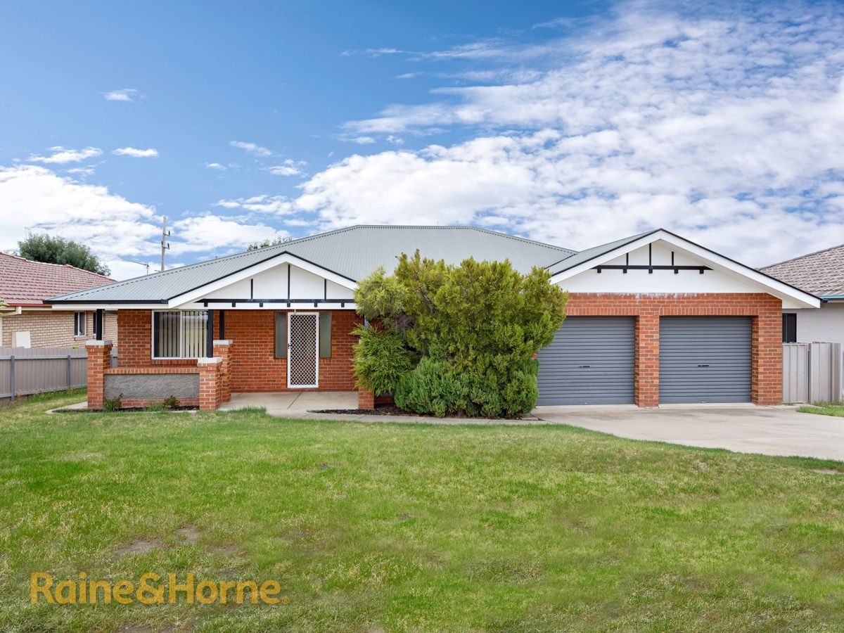 11 Nathan Place, Kooringal NSW 2650, Image 0