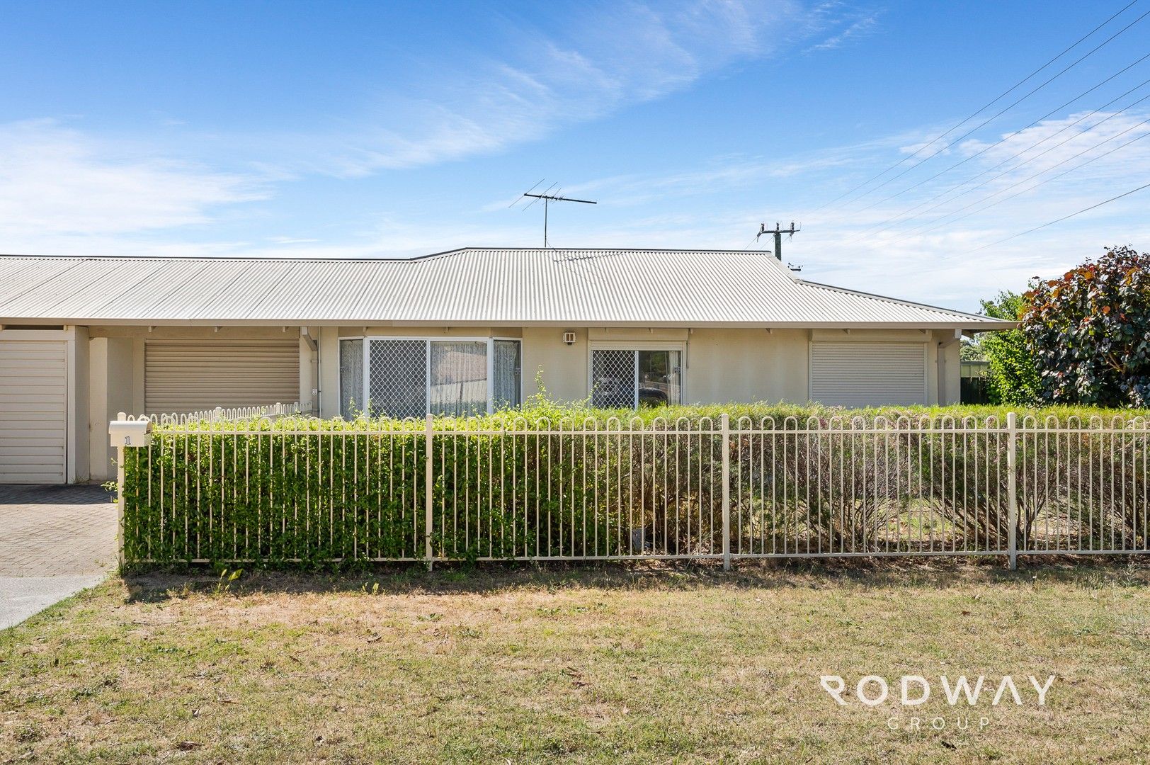 3 bedrooms House in 1 Coralie Ct ARMADALE WA, 6112
