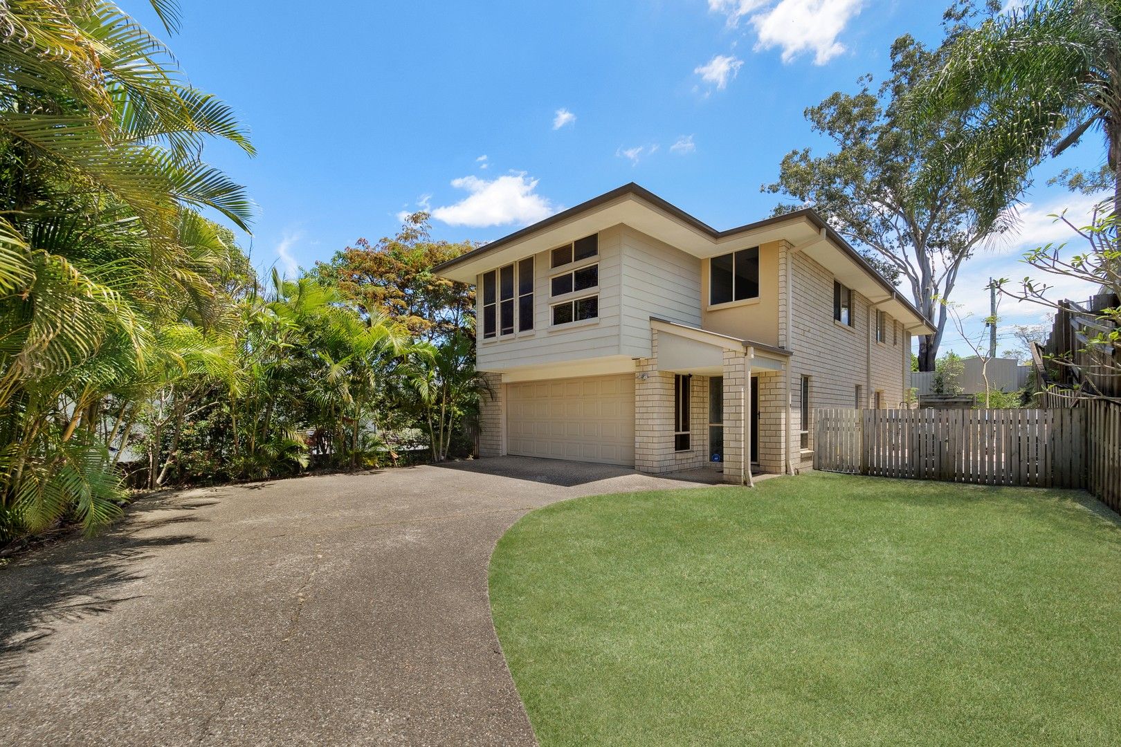 4 bedrooms House in 15 Plumeria Close KENMORE QLD, 4069