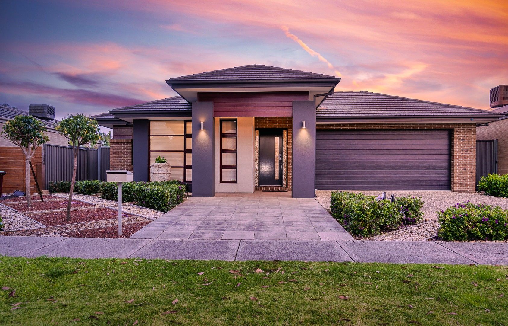 4 bedrooms House in 11 Eliburn Drive CRANBOURNE EAST VIC, 3977