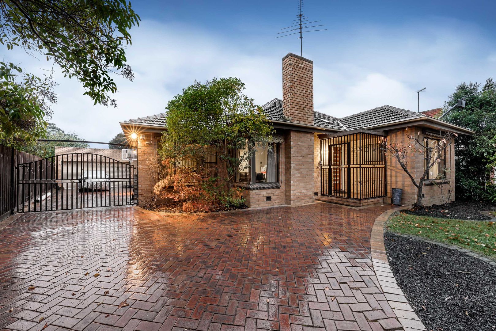 4 bedrooms House in 1539 Old Burke Road KEW EAST VIC, 3102