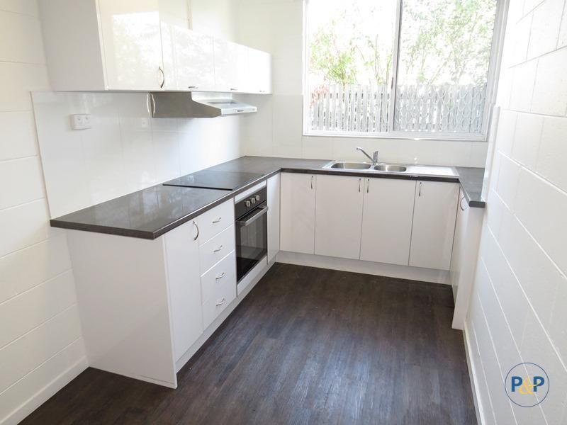 2 bedrooms Apartment / Unit / Flat in 4/32 Carr Street HERMIT PARK QLD, 4812